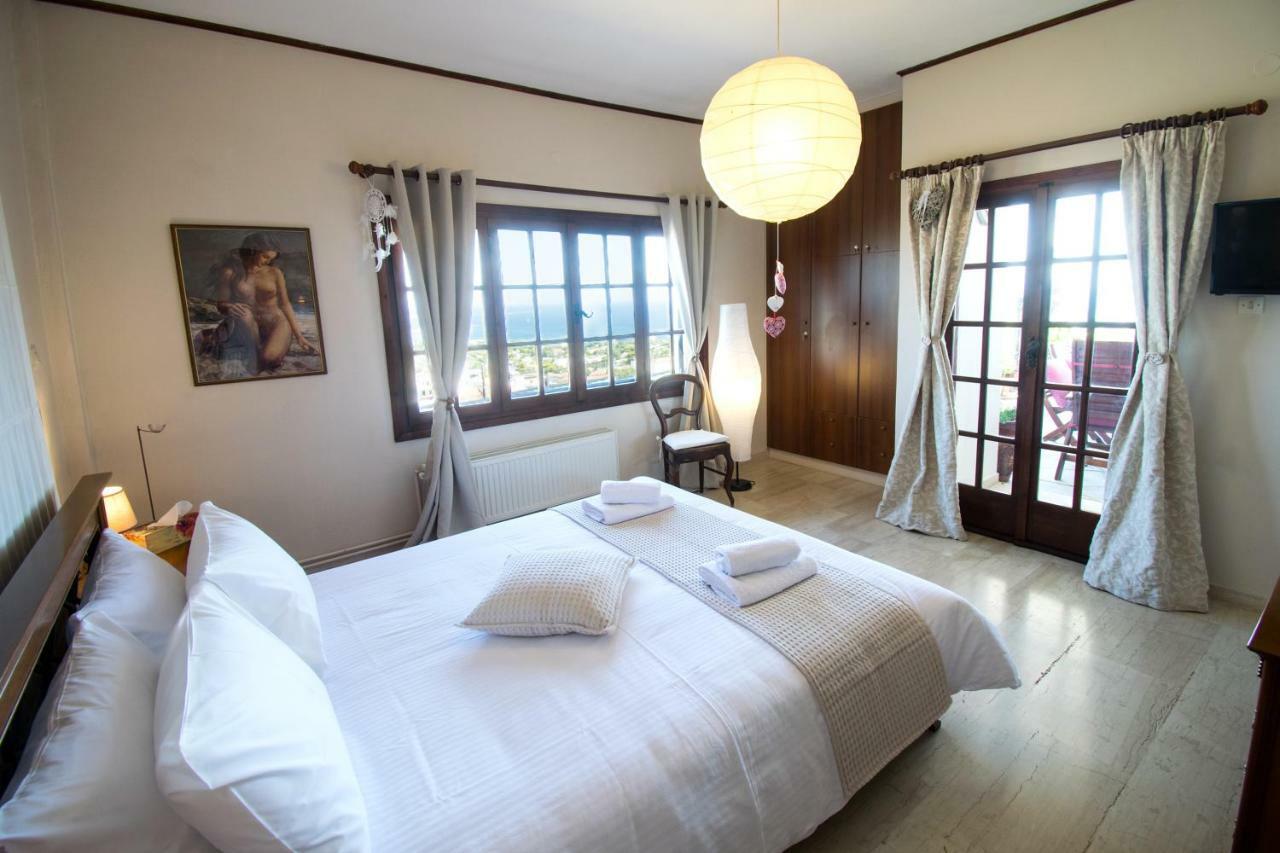Goddess Artemis Balcony Appartement